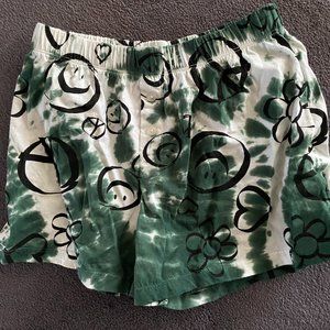 ZINNIAS GREEN SMILEY FACE PEACE SIGN  SHORTS